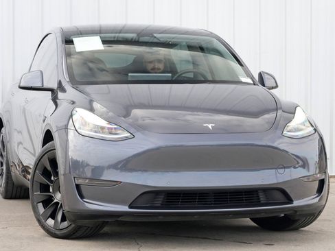 Used 2021 Tesla Model Y Long Range image 4