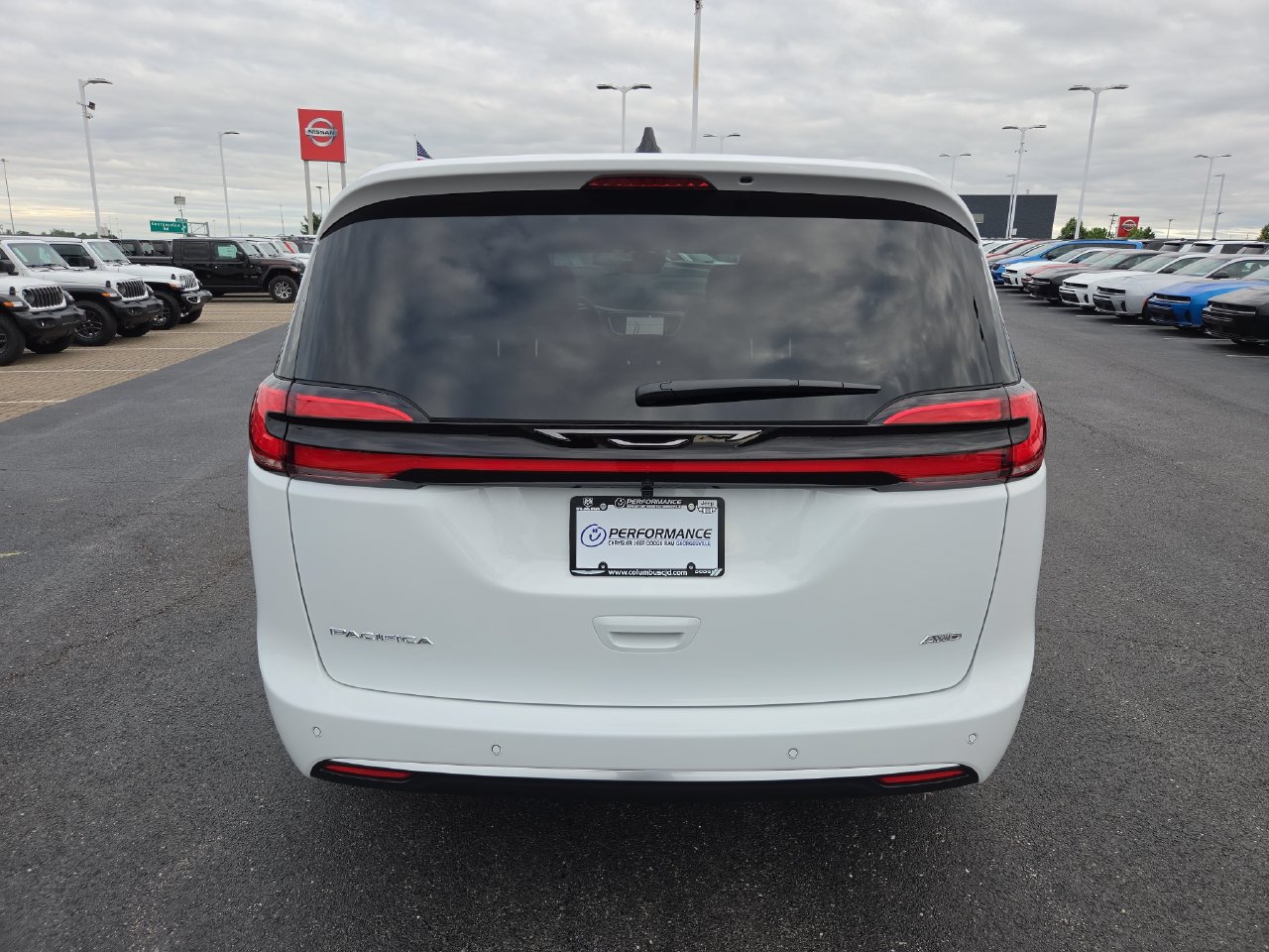 New 2027 Chrysler Pacifica Select w/ Family Tech Group AWD/4WD image 6