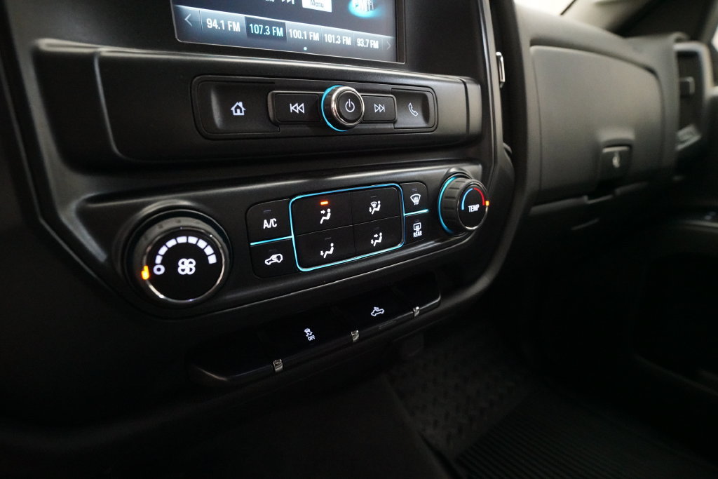 Used 2019 Chevrolet Silverado 1500 Custom w/ Custom Convenience Package AWD/4WD image 18