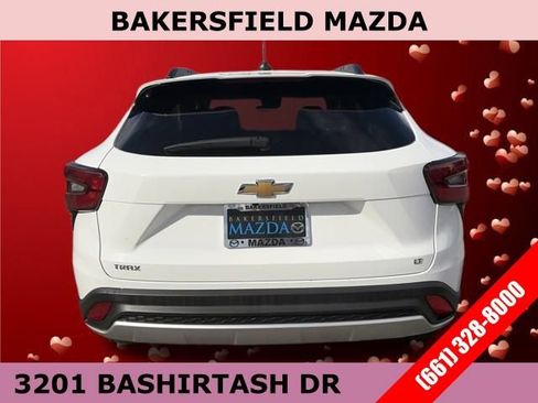 Used 2025 Chevrolet Trax LT w/ LT Convenience Package image 4