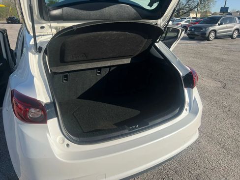 Used 2018 MAZDA MAZDA3 Touring image 29