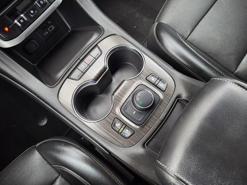 Used 2023 GMC Acadia SLT w/ Elevation Edition FWD image 15