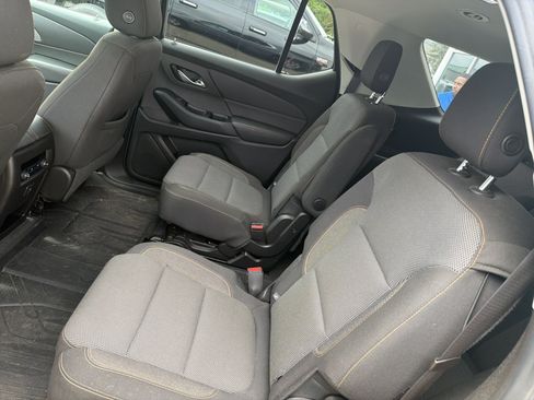 Used 2018 Chevrolet Traverse LT w/ LPO, Floor Liner Package AWD/4WD image 9