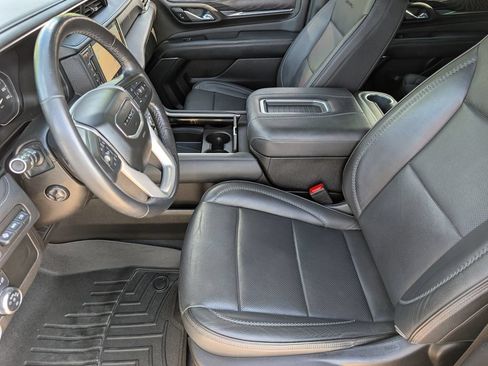 Used 2021 GMC Yukon Denali w/ Denali Premium Package AWD/4WD image 13