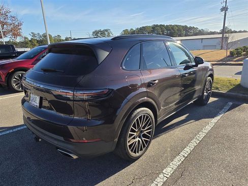 Used 2023 Porsche Cayenne image 4
