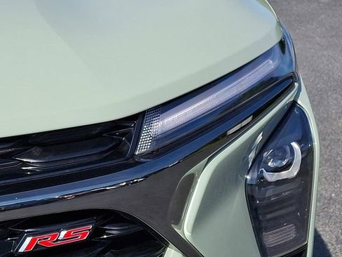 Used 2024 Chevrolet Trax RS w/ Sunroof Package FWD image 12