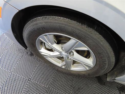 Used 2023 Hyundai Sonata SE w/ Preferred Accessory Package FWD image 6