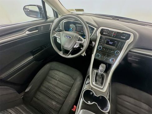 Used 2016 Ford Fusion SE image 9