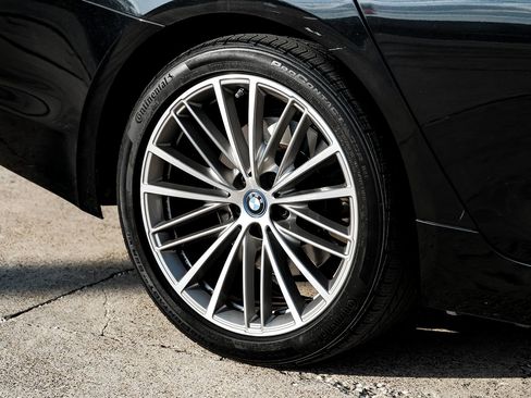 Used 2019 BMW 530e w/ Convenience Package image 54