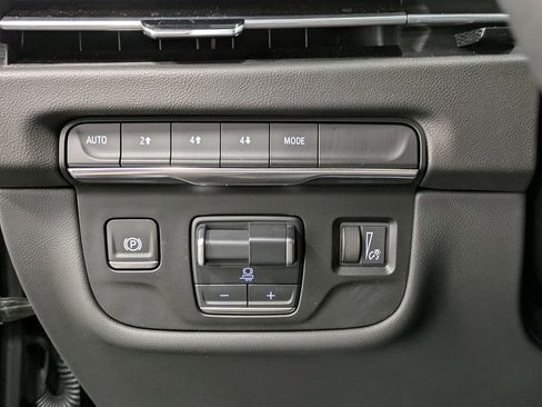 Used 2025 Cadillac Escalade Premium Luxury AWD/4WD image 20