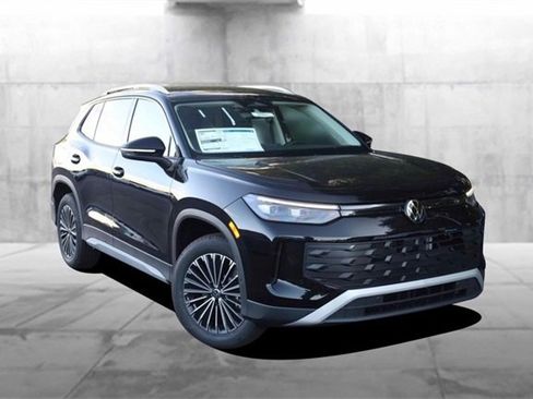 New 2025 Volkswagen Tiguan S image 2