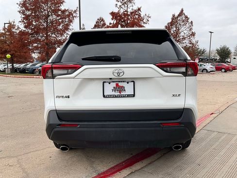 Used 2025 Toyota RAV4 XLE image 7