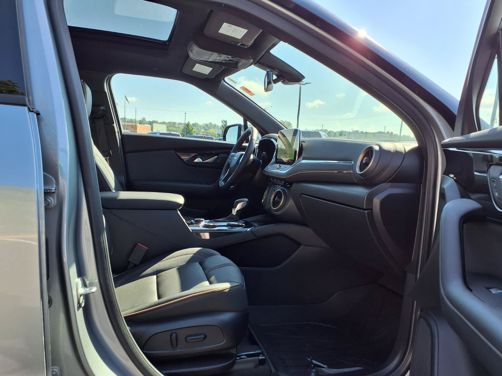 Used 2025 Chevrolet Blazer Premier w/ LPO, Floor Liner Package FWD image 30