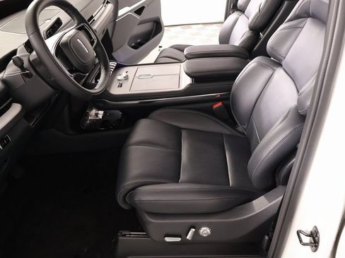 New 2025 Lincoln Navigator Reserve w/ Jet Appearance Package AWD/4WD image 11