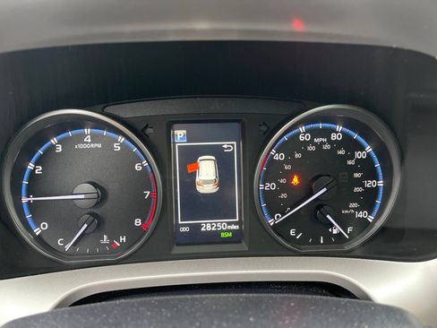 Used 2018 Toyota RAV4 XLE FWD image 6