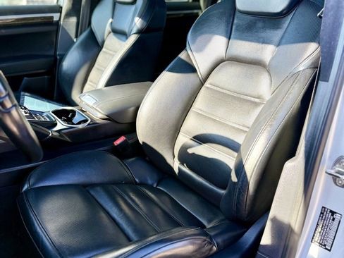 Used 2013 Porsche Cayenne Turbo image 11