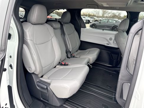 Certified 2026 Toyota Sienna XLE image 20