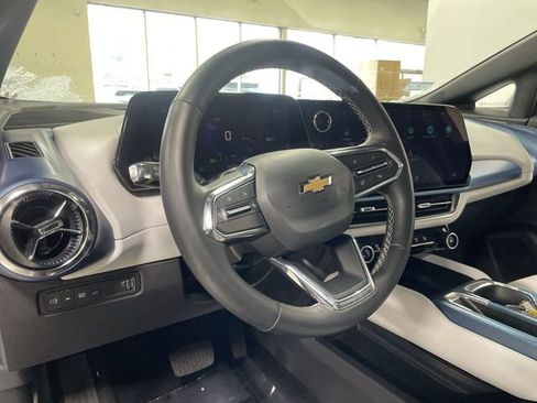 Used 2025 Chevrolet Equinox EV LT image 14