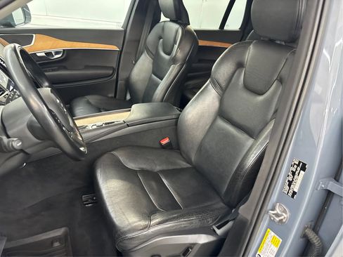 Used 2022 Volvo XC90 T6 Momentum w/ Climate Package image 13