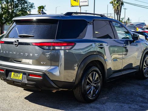 Used 2022 Nissan Pathfinder SV FWD image 4