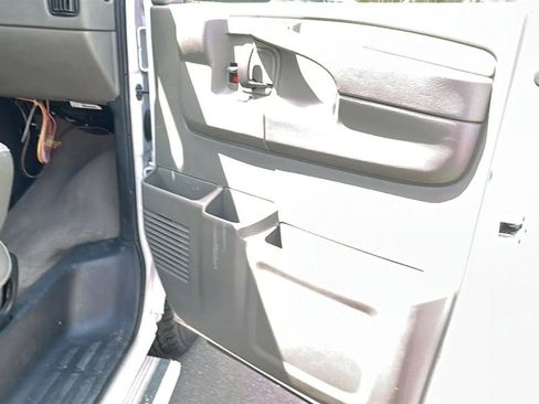 Used 2007 Chevrolet Express 3500 Extended Passenger w/ LT Preferred Equipment Group RWD image 32