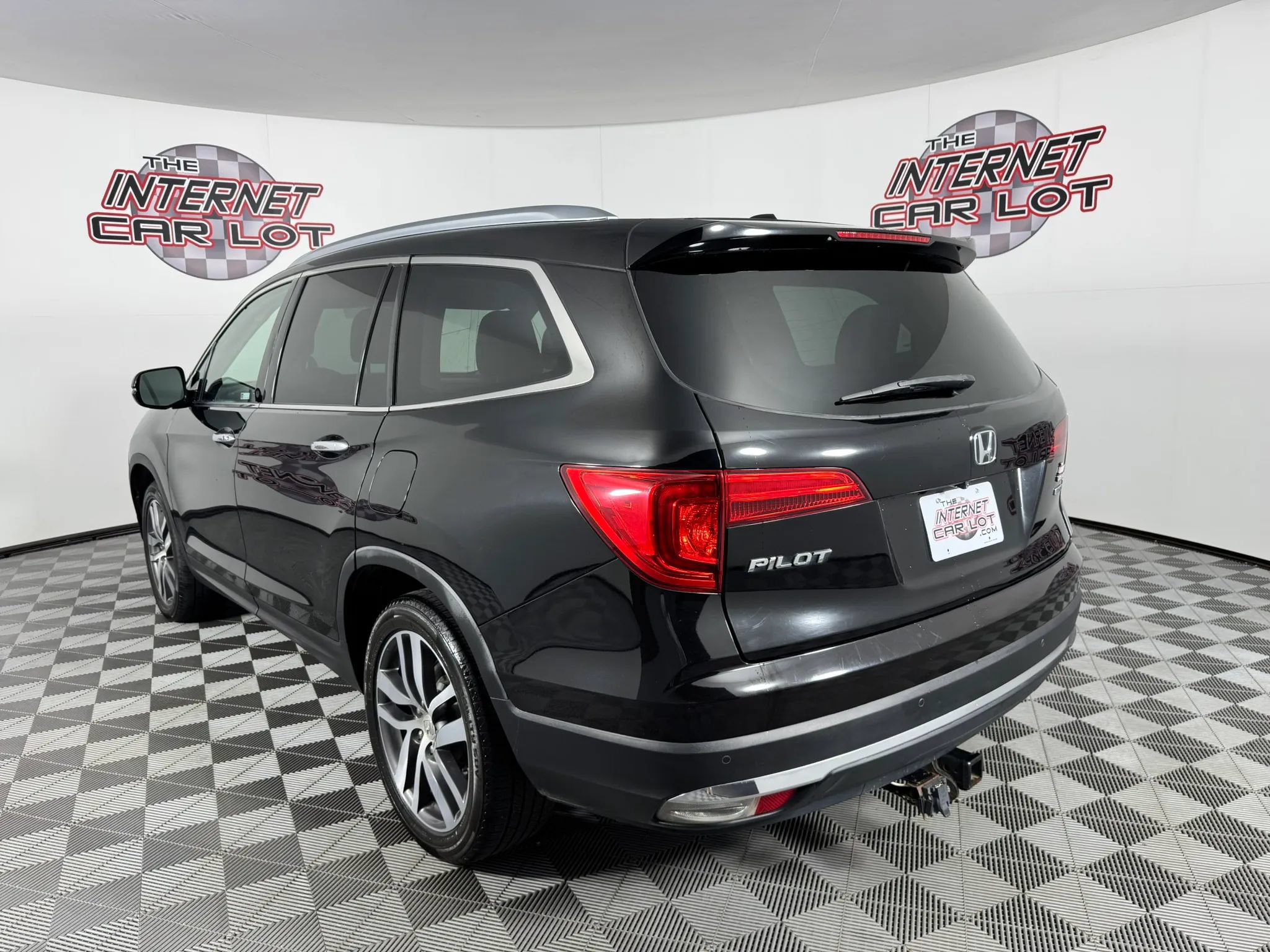 Used 2018 Honda Pilot Touring image 5
