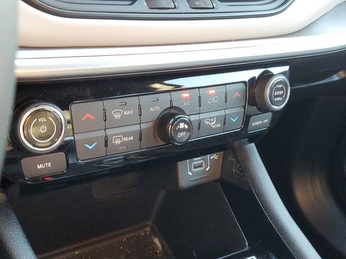 Used 2025 Jeep Compass Limited AWD/4WD image 31