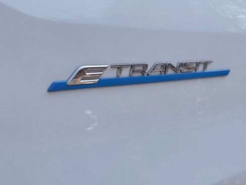 Used 2022 Ford E-Transit 148 High Roof Extended image 11