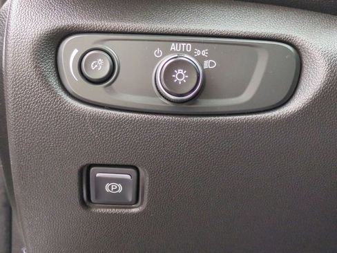 Used 2019 Chevrolet Blazer LT FWD image 18