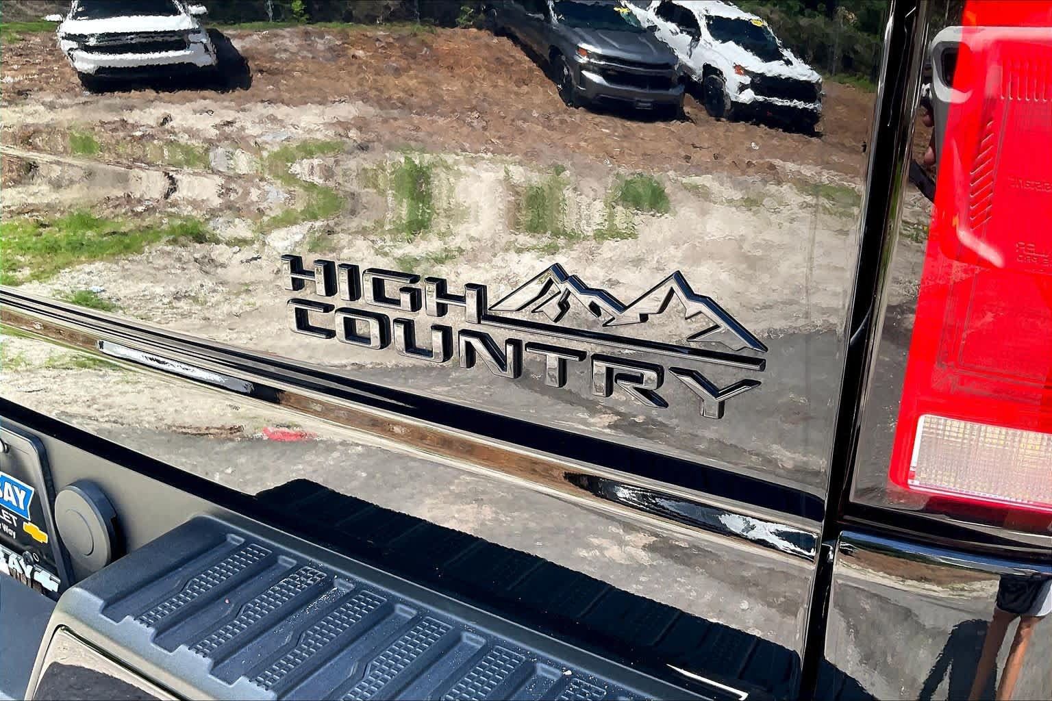 Used 2024 Chevrolet Silverado 2500 High Country w/ High Country Premium Package AWD/4WD image 9