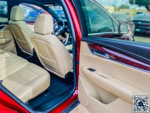 Used 2018 Cadillac XT5 Luxury w/ Driver Awareness Package FWD image 14
