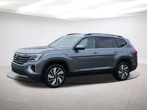 Used 2024 Volkswagen Atlas SE AWD/4WD image 3