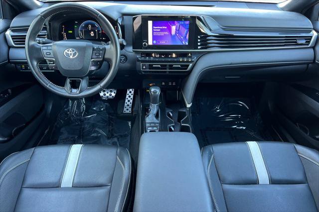 Certified 2025 Toyota Camry SE FWD image 3