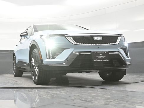 New 2026 Cadillac Optiq Sport 2 w/ LPO, Floor Liner Package AWD/4WD image 24