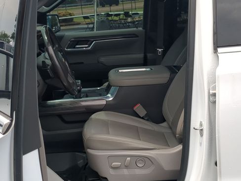 Used 2022 Chevrolet Silverado 1500 LTZ AWD/4WD image 11
