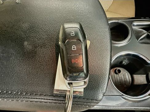 Used 2016 Ford Explorer XLT FWD image 39