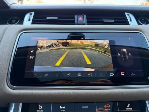 Used 2020 Land Rover Range Rover Sport HSE image 16