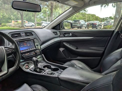 Used 2017 Nissan Maxima 3.5 SV w/ Dynamic Package FWD image 14