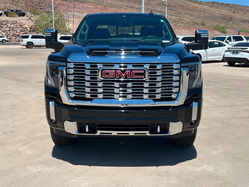 Used 2024 GMC Sierra 3500 Denali w/ Denali Reserve Package AWD/4WD image 8
