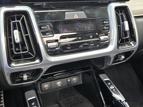 Certified 2023 Kia Sorento SX Prestige AWD/4WD image 29