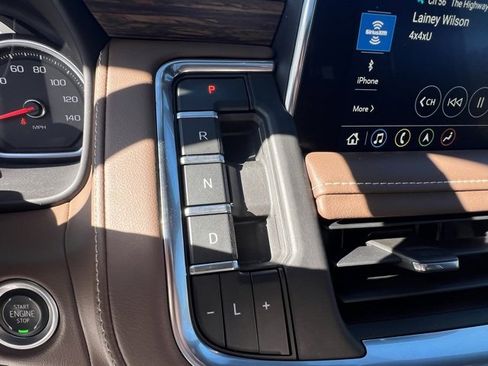 Used 2021 Chevrolet Suburban High Country image 18