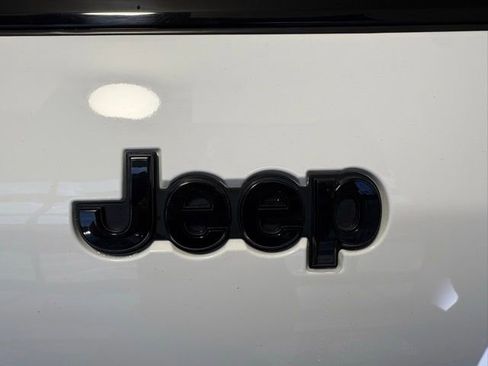 Used 2023 Jeep Grand Cherokee L Laredo AWD/4WD image 13