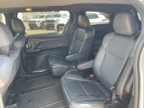 Used 2021 Toyota Sienna XSE AWD/4WD image 13