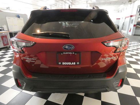 Used 2020 Subaru Outback Premium image 5