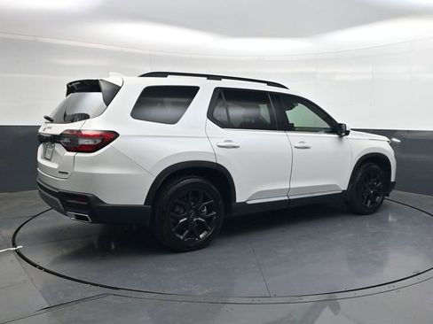 Used 2025 Honda Pilot Touring image 4