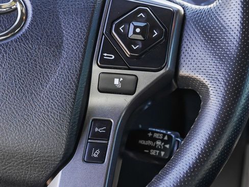 Used 2018 Toyota Tacoma TRD Sport image 33