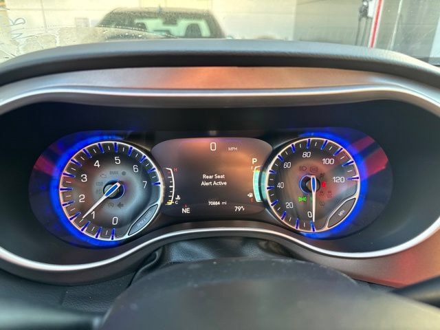 Used 2023 Chrysler Pacifica Touring-L FWD image 35