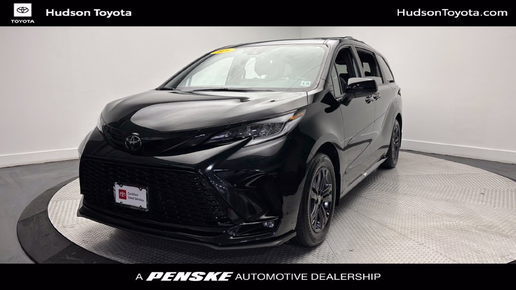 Certified 2026 Toyota Sienna XSE AWD/4WD image 1
