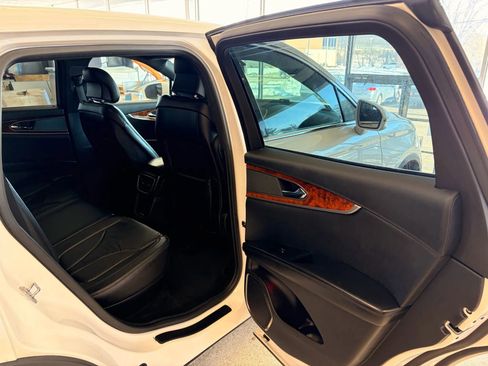 Used 2017 Lincoln MKX Select w/ Select Plus Package image 20