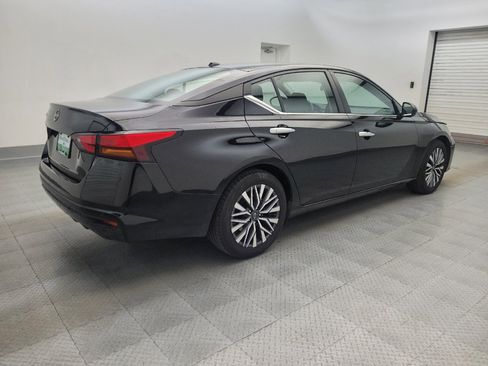 Used 2025 Nissan Altima 2.5 SV FWD image 10